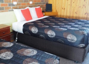 Country Road Motel - Country Road Motel