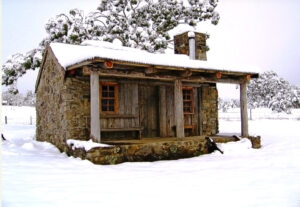 Moonbah Hut - Snowy Mountains - Moonbah Hut